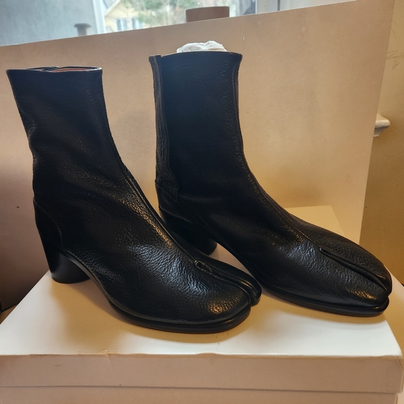 Maison Martin Margiela Other - Maison Martin Margiela tabi boots size 41 in EUC with original box